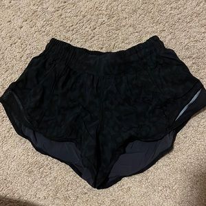 Lululemon Hotty Hot Shorts 2.5’ size 4